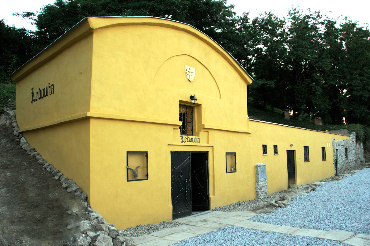 Tajomné mestské ľadovne pod Skalickou kalváriou