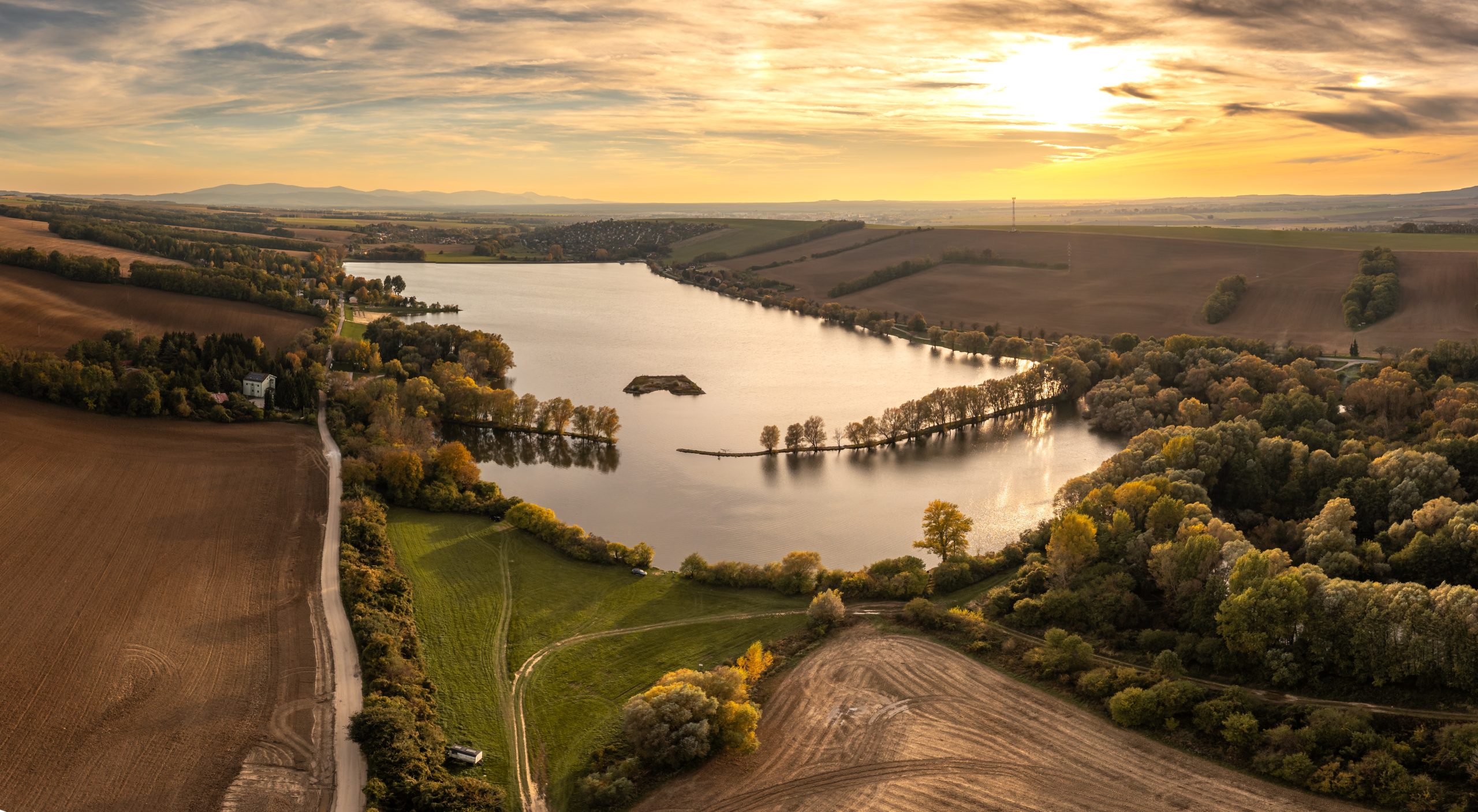 Kunovská priehrada pri Senici: Aktívny oddych, príroda a unikátne atrakcie