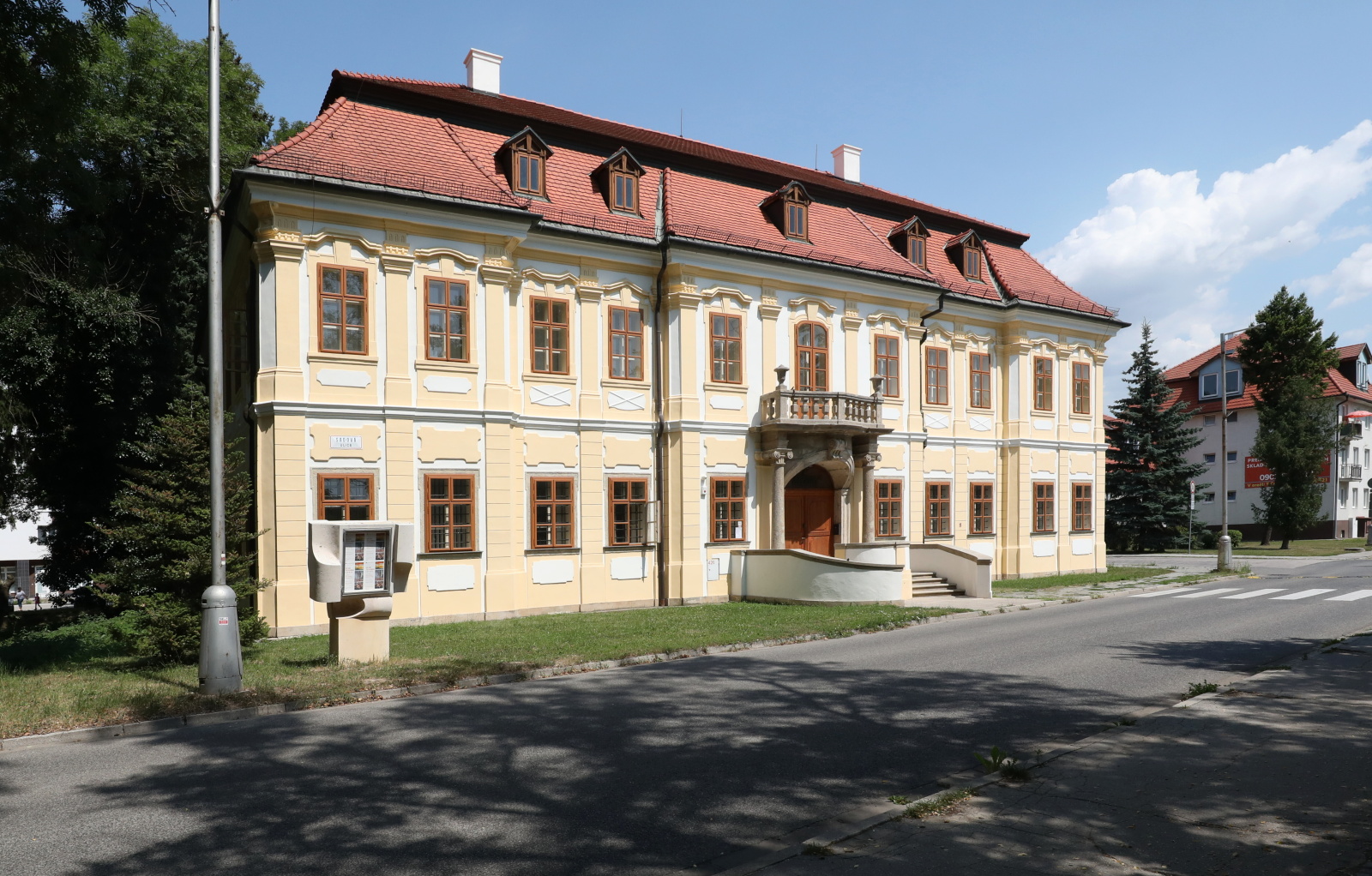 Záhorská galéria Jána Mudrocha: Svedectvo histórie a pulz súčasného umenia v Senici